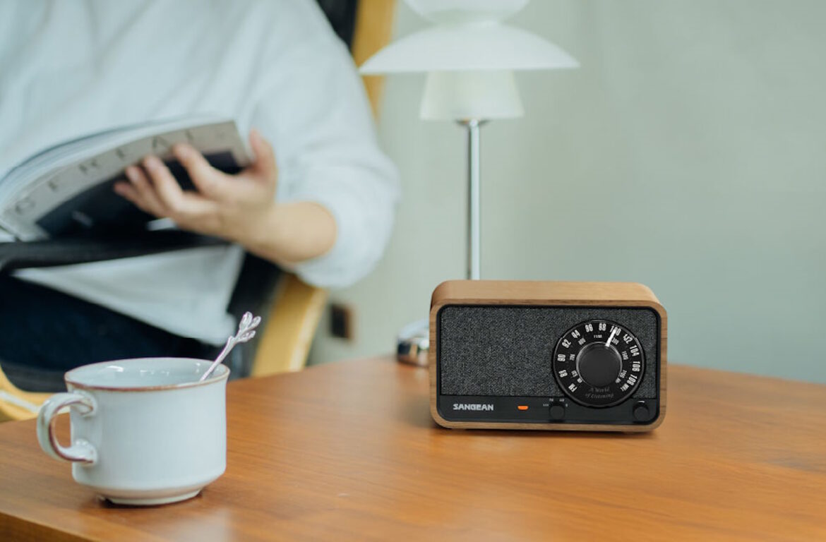 Sangean WR-8_lifestyle