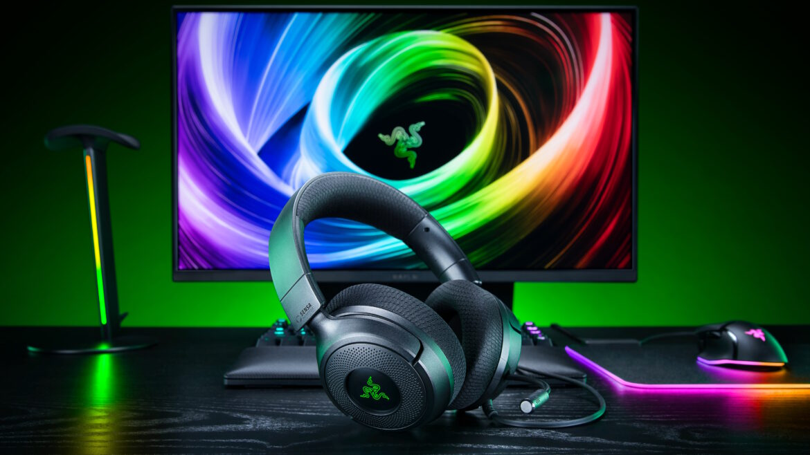 Razer Kraken V4 X Sensa HD Haptics desktop