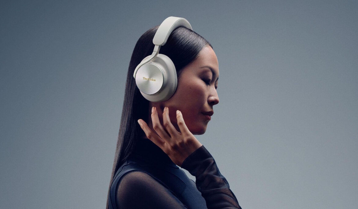Technics EAH-A1000 lifestyle